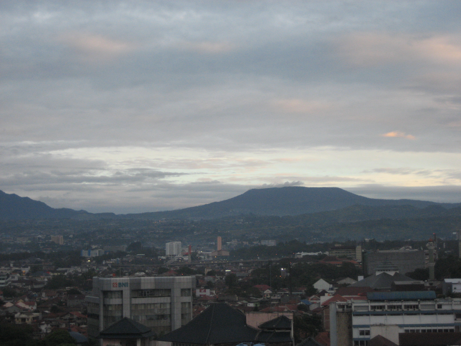 25 Hal yang Menjadi Icon Utama Kota Bandung  dejuldejuldejul